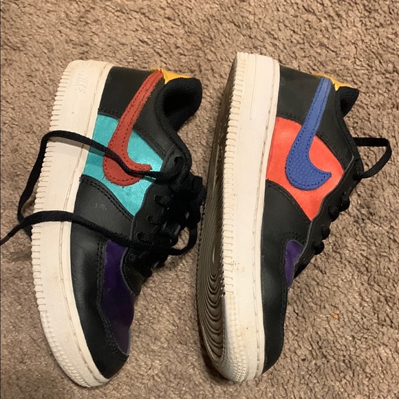 Bold Multicolor Low-Top Sneakers with Teal Swoosh - Picture 4 of 6